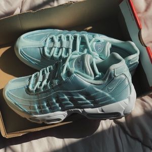 * FINAL PRICE DROP * Nike AirMax 95 fiberglass